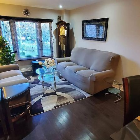 Beautiful House In Mississauga Apartment ภายนอก รูปภาพ
