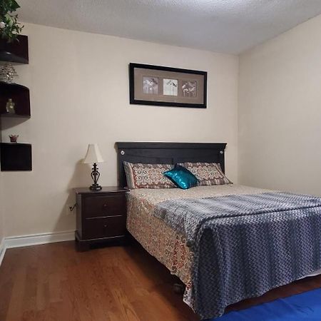 Beautiful House In Mississauga Apartment ภายนอก รูปภาพ