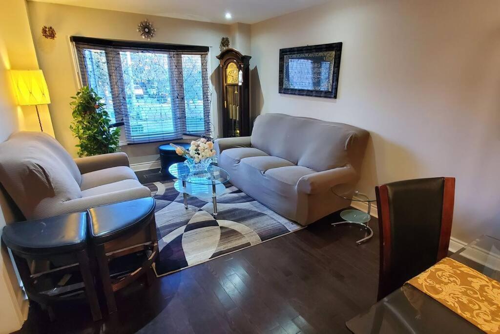 Beautiful House In Mississauga Apartment ภายนอก รูปภาพ