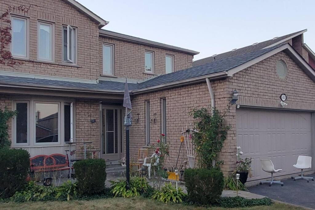 Beautiful House In Mississauga Apartment ภายนอก รูปภาพ